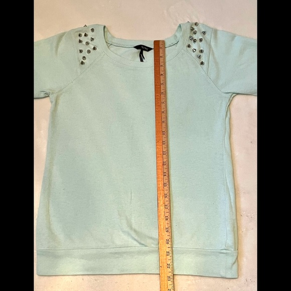 NOLLIE WOMENS SWEATSHIRT MINT GREEN SPIKED SHOULDER ACCENT CUFFS M LIGHTWEIGHT - Picture 8 of 12